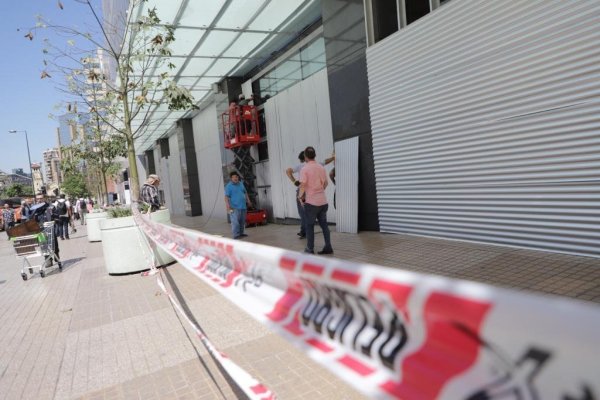 Costanera Center cierra sus puertas debido a la marcha convocada para esta tarde