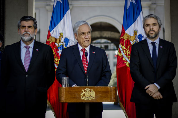 Presidente Piñera junto al Ministro Blumel. Foto: Agencia Uno