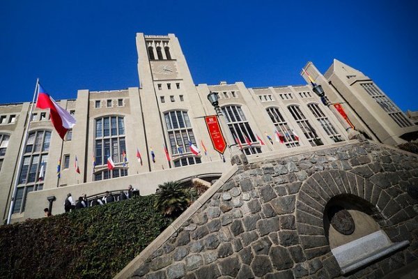 Universidad Técnica Federico Santa María se suma a reducción de sueldos: Rector disminuirá su salario en 30%