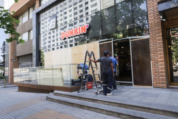 <p>Comercio y servicios protegen sus fachadas</p>
