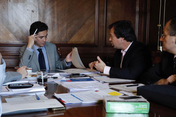 El ministro de Economía, Ignacio Briones, recibió ayer a su par de Economía, Lucas Palacios.