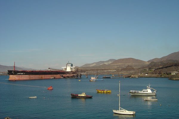 En el Puerto Guacolda II se despacha la mitad de la producción minera de la empresa.