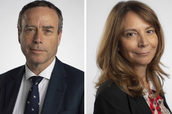 Lionel Barber, Hasta enero será el director de Financial Times. Roula Khalaf, Subdirectora de Financial Times. A partir de enero asume como directora.