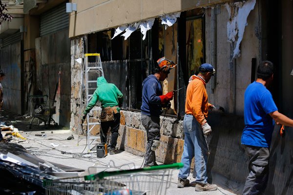 Uno de los locales que este martes quedó destruido en Concepción. Foto: Agencia Uno