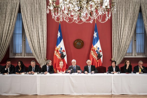 Piñera analizó con gabinete situación del país y reforzó llamado a la paz en medio de debate constitucional