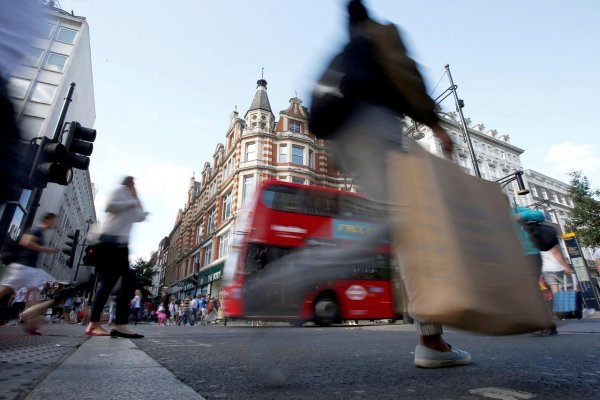 Ventas minoristas británicas se frenan inesperadamente en octubre