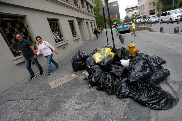 Paro de la basura se mantiene como indefinido