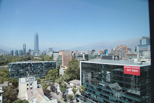 Empresas con sedes en Santiago centro comienzan a evaluar trasladarse a edificios en sector oriente por seguridad