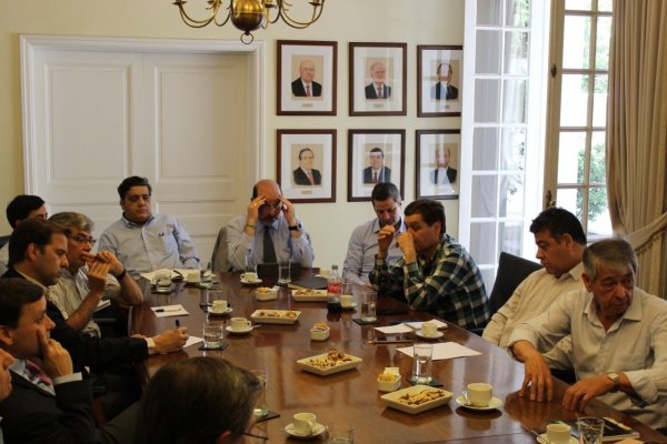 Empresarios y trabajadores hacen llamado a la paz social