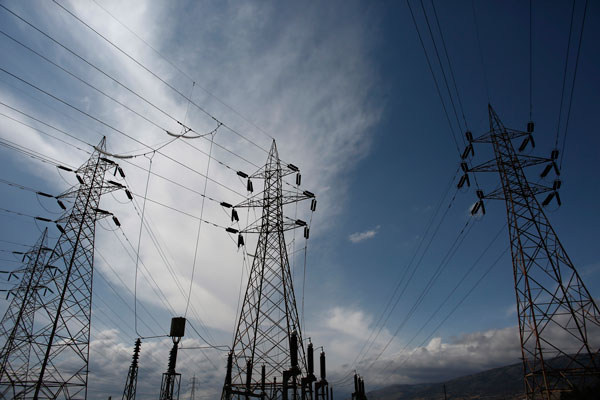 Interconexión eléctrica con Perú: confirman factibilidad técnica y económica de línea de transmisión