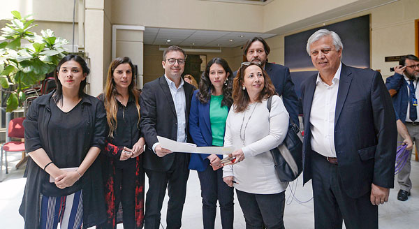 Oposición pide focalizar ingreso mínimo a empresas de menor tamaño y subir salario piso a $ 500 mil