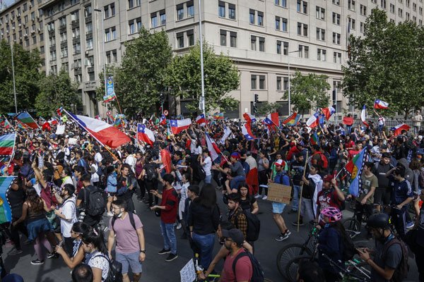 La crisis social ha tenido un impacto en la economía y en el empleo. Foto: Agencia Uno