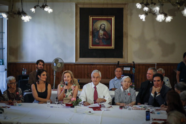 Piñera participó en una actividad con la Primera Dama y los ministros de Trabajo y Hacienda. Foto: Agencia Uno