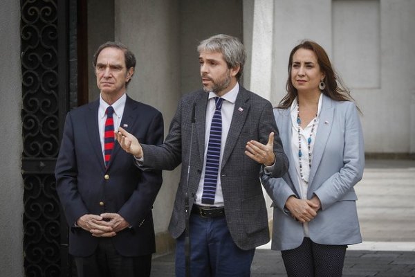 Blumel informa que adelantan egreso de 2.500 Carabineros y PDI a las calles en diciembre