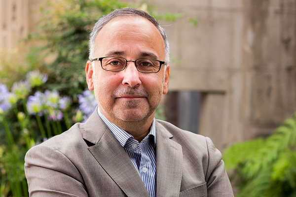 Eduardo Abarzúa, decano FEN de la UAH y C. Ph.D en Ciencias del Trabajo, U. Católica de Lovaina.