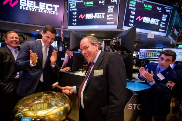 S&P 500 y Nasdaq tocan máximos récord por optimismo comercial; Apple respalda al mercado