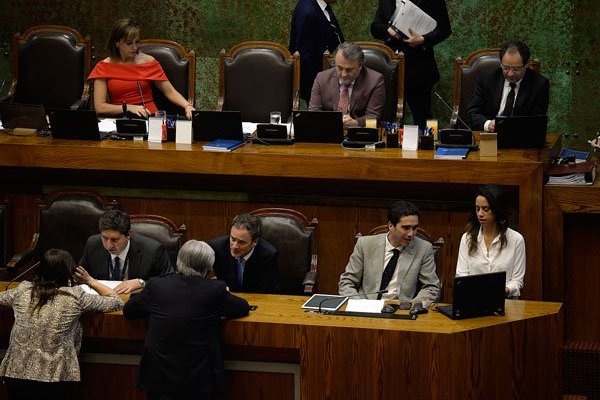 El ministro Briones fue secundado en la Cámara por el ministro de la Segpres, Felipe Ward, y el director de Presupuestos, Rodrigo Cerda. Foto: Agencia Uno