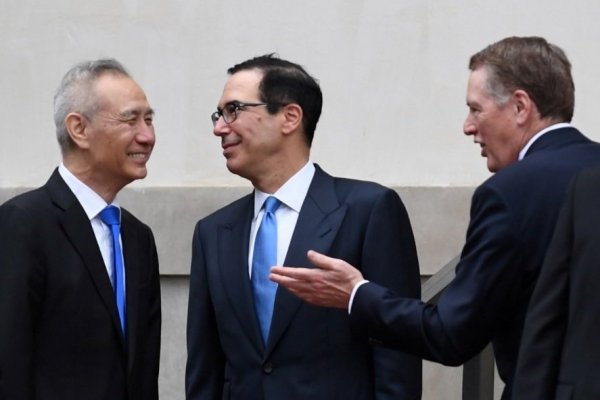 Máximos negociadores de EEUU y China discuten asuntos centrales de acuerdo comercial por teléfono