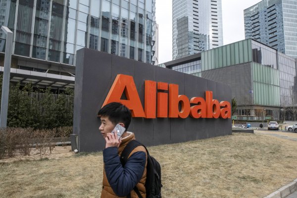 Alibaba sube un 6,6% en su debut en la Bolsa de Hong Kong