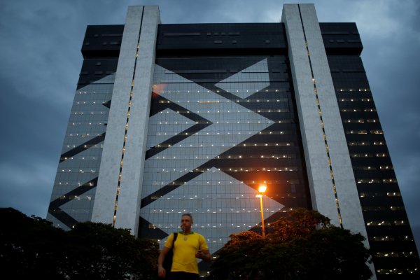 Banco Central de Brasil interviene mercado cambiario para aliviar presión sobre el real