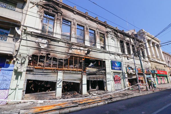 Daños en diversos locales comerciales, registrados el 20 de octubre pasado. Foto: Agencia Uno