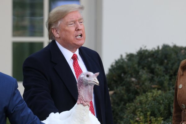 Trump dice que acuerdo con China está en "agonía final" mientras altos funcionarios concretan negociación