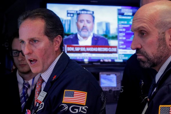 Acciones mundiales se estancan por nuevas tensiones entre EEUU y China