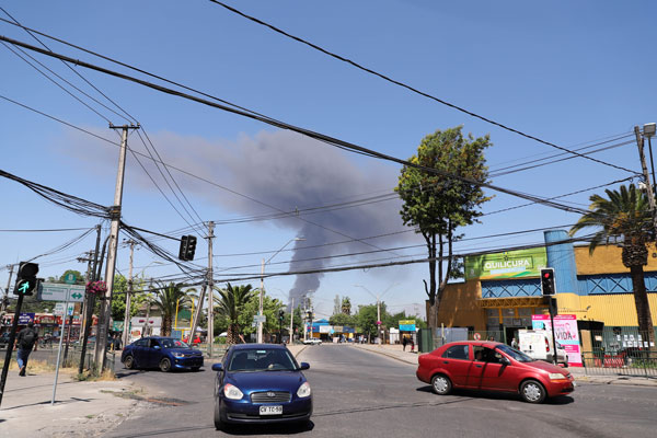 Durante la tarde del jueves se produjo un incendio cercano al centro de Quilicura.