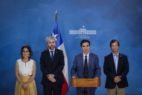 Los ministros de Hacienda, Ignacio Briones; Economía, Lucas Palacios; Trabajo, María José Zaldívar; e Interior, Gonzalo Blumel, trabajaron el plan de reactivación con el Presidente. Foto: Agencia Uno