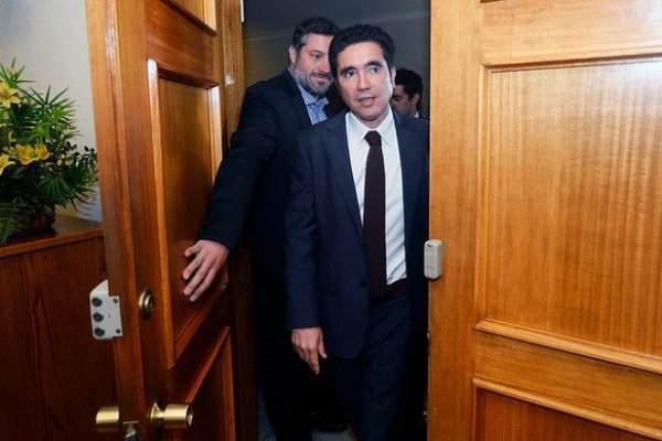 Gobierno sube ingreso mínimo garantizado a $ 300.000 líquidos