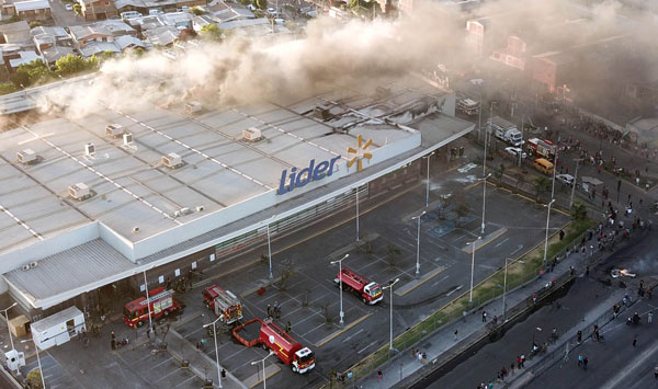 Walmart reubica 4.000 trabajadores de locales destruidos y anticipa plan de indemnización por despidos
