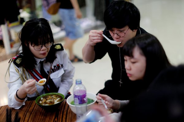La actividad del sector servicios de China sube a un máximo de 7 meses