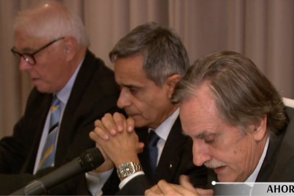 <p>Ahora en DF: Economistas en España analizan situación chilena</p>