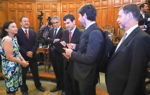 El gerente de la División de Política Monetaria, Elías Albagli, acompañó a los consejeros del banco. Foto: Rodolfo Jara