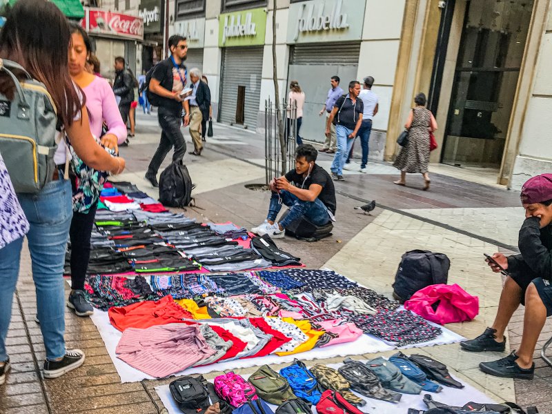 Comercio informal se toma Santiago Centro | Diario Financiero