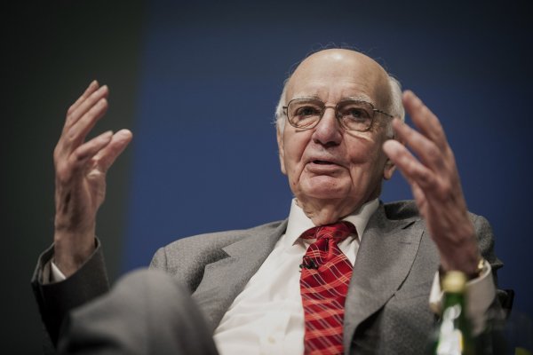 Paul Volcker, el histórico expresidente de la Fed que logró domar la inflación en EEUU, muere a los 92 años