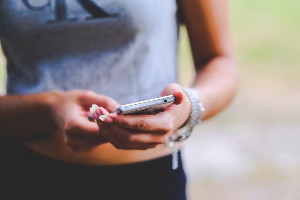 Por primera vez cantidad de usuarios de telefonía móvil de contrato es mayor a los clientes de prepago