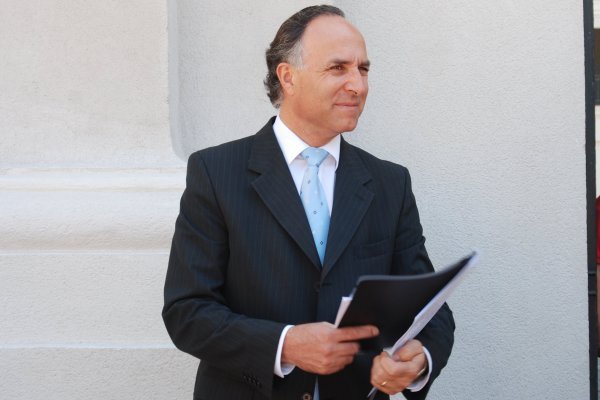 Canciller: "Inversionistas extranjeros están preocupados pero también esperanzados en Chile"