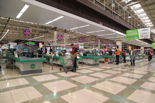 El dilema del nuevo CEO de Cencosud: perder el grado de inversión, vender activos o nuevas emisiones de bonos
