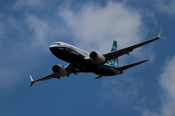 <p>Boeing decide detener temporalmente fabricación de su polémico 737 Max a partir de enero</p>