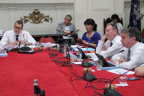 Las indicaciones serán analizadas por la comisión hoy a partir de las 10:30 horas. Foto: Senado