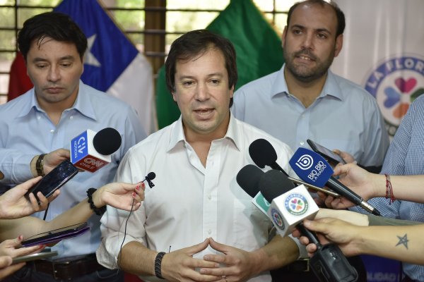 Ministro de Economía inicia gira para calmar a inversionistas extranjeros
