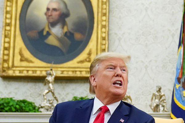 Trump arremete contra Nancy Pelosi en vísperas de la votación del juicio político