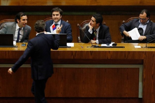 Reajuste al sector público tendrá que seguir esperando: Proyecto pasa a tercer trámite por discrepancias entre el Senado y la Cámara