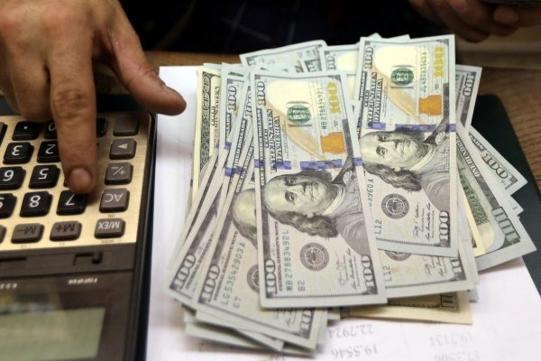Bancos de inversión pronostican baja en el dólar para el próximo año