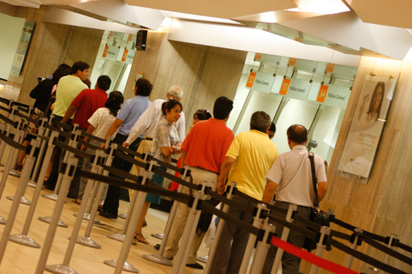 En Chile existen más de cuatro millones de personas fuera del sistema bancario
