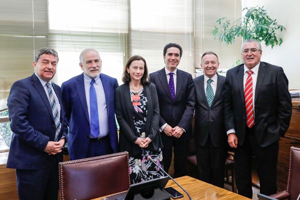 La economista cumple su período como consejera el próximo 28 de diciembre. Fue acompañada por el ministro Ignacio Briones. Foto: Ministerio de Hacienda