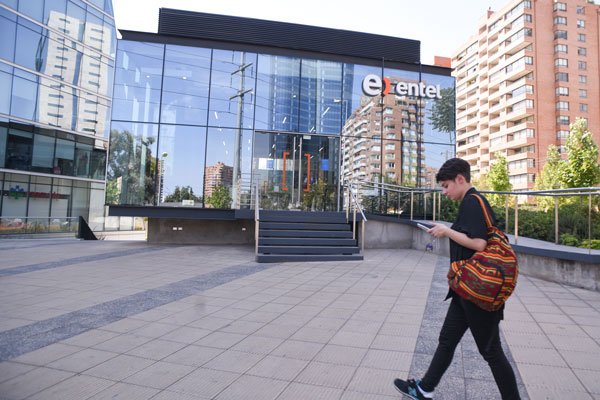 El 6 de junio la operadora comunicó su plan de venta, el que tardó seis meses. Foto: Patricio Valenzuela