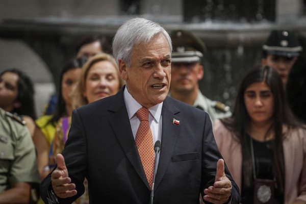 Cuál es el perfil del electorado que aún aprueba la gestión de Piñera según la encuesta Datacamp