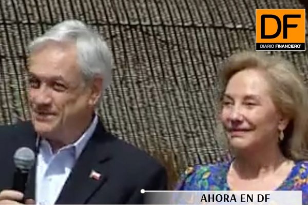 <p>Ahora en DF: Piñera envía mensaje de navidad desde La Moneda</p>